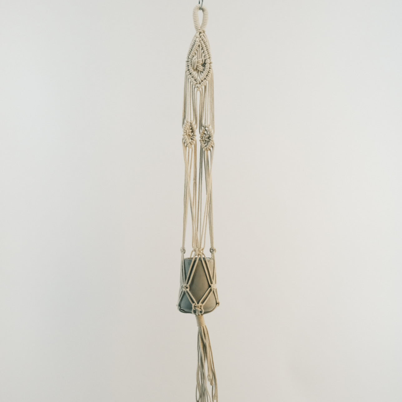 Macrame Plant Holder with Ceramic Pot 2320002