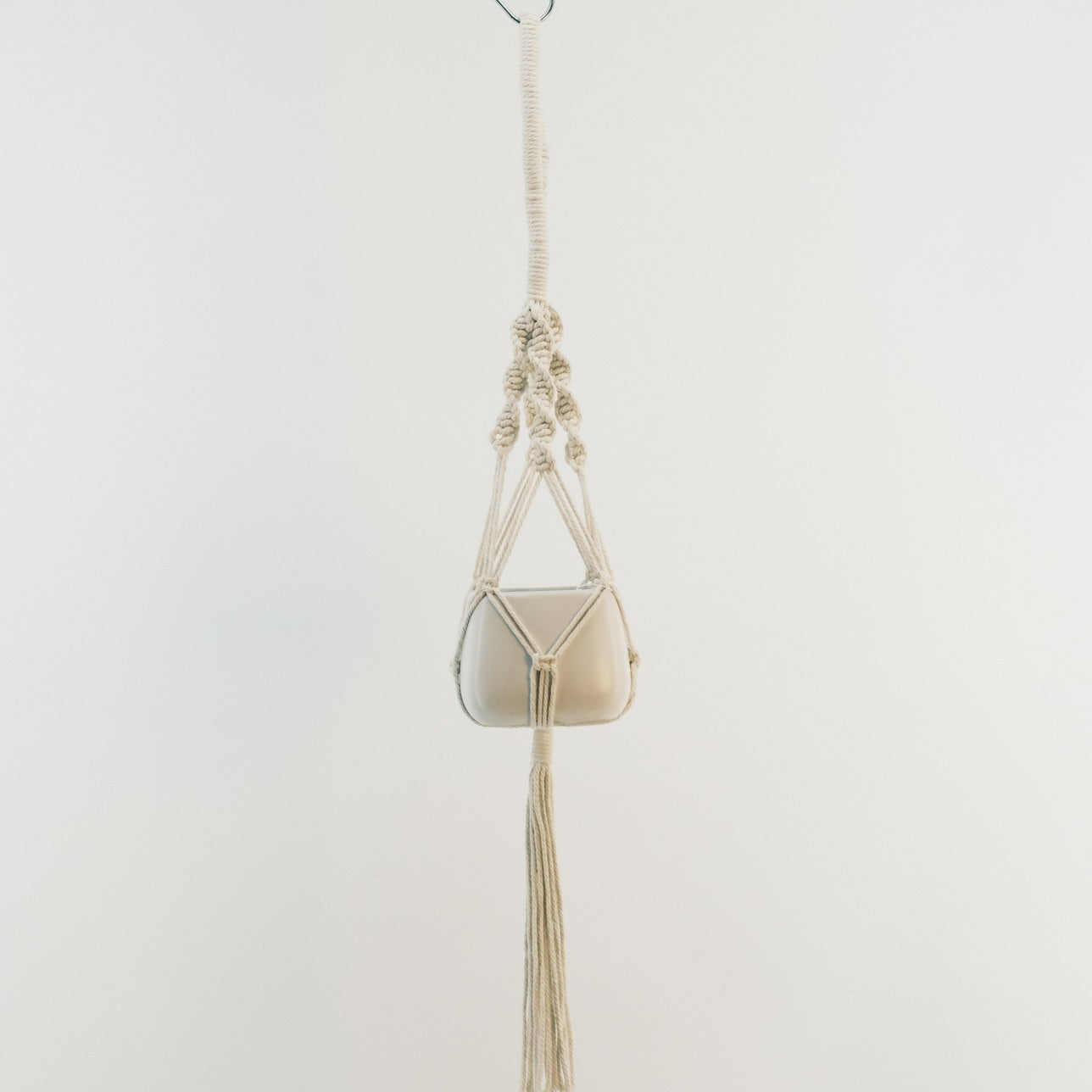 Macrame Plant Holder with Ceramic Pot 2320035