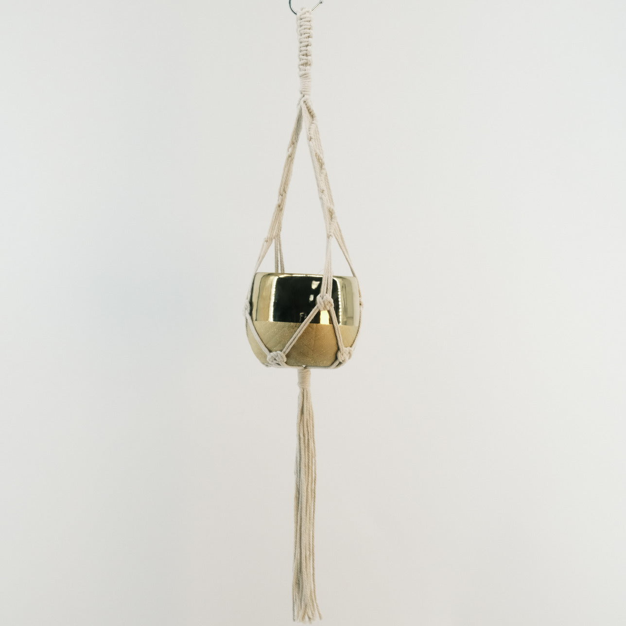 Macrame Flower Holder with Golden Metal Pot 2320053