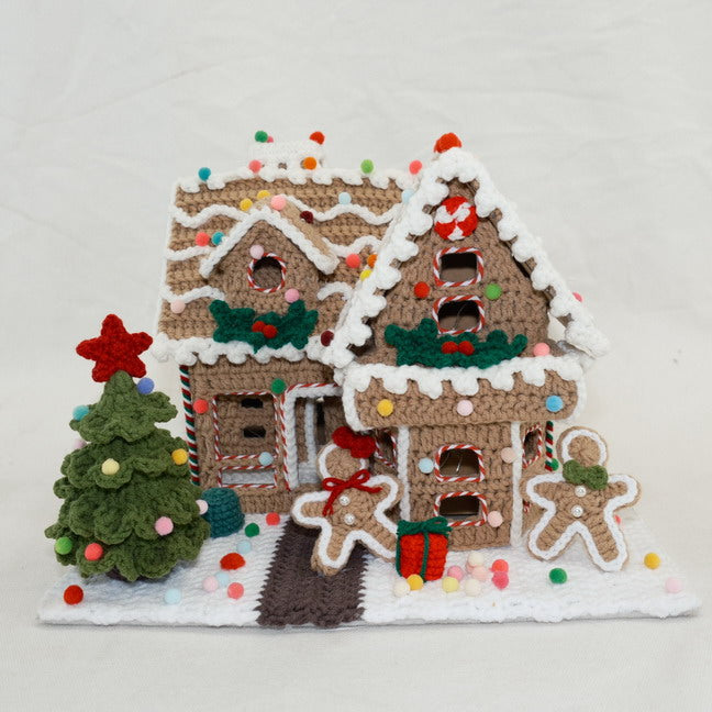 Christmas Crochet Gingerbread Evergreen Garden House Decoratio CF20375