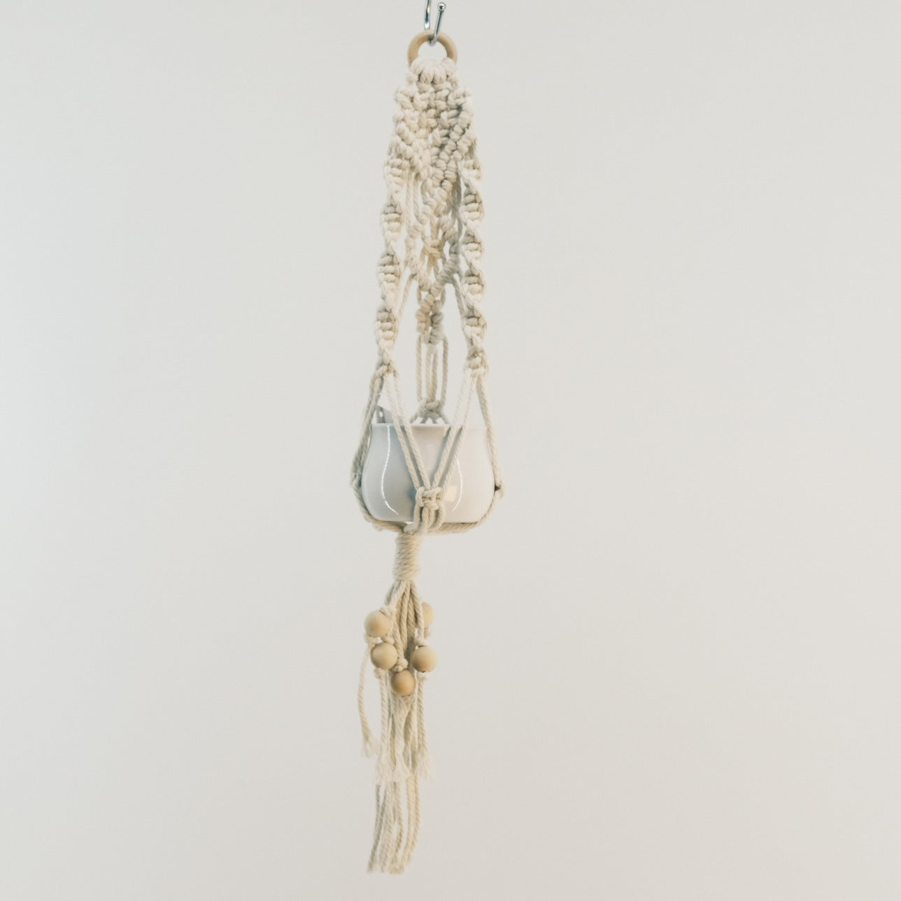 Macrame Plant Holder with Ceramic Pot 2320018