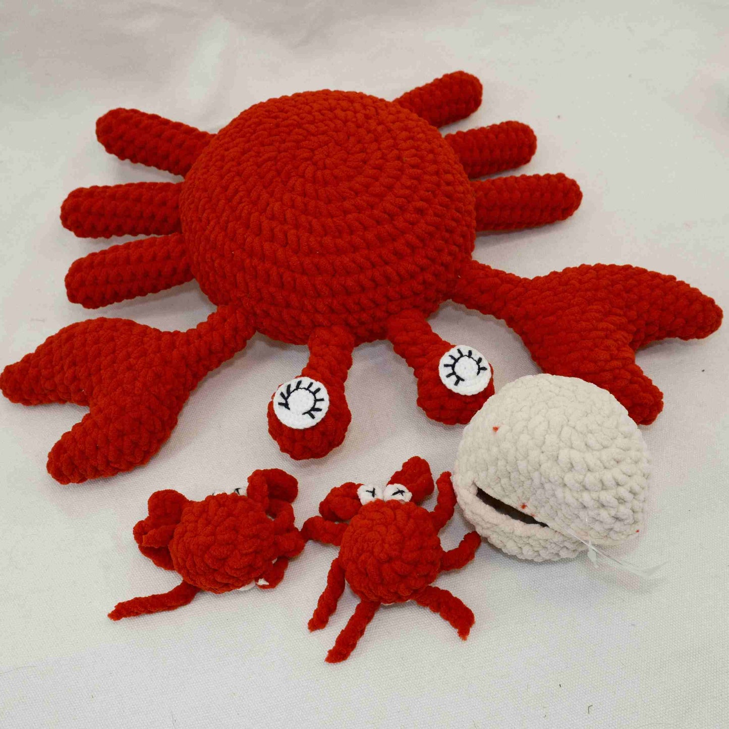 Crochet Crab with Baby Crab Toy CF30292